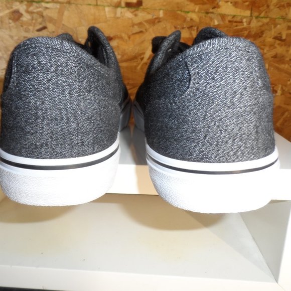 NWOT No Boundaries Memory Foam Gray/Black Shoe - Size 8 - Picture 4 of 4